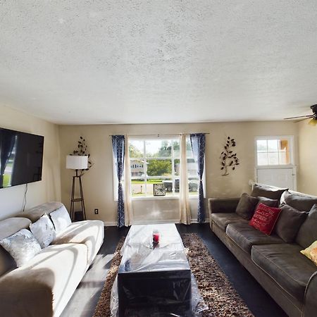 Pine Forest Zen Cottage - 10 Min To Fort Bragg فاييتفيل، كارولاينا الشمالية المظهر الخارجي الصورة